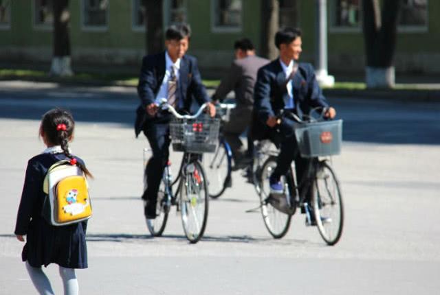����-走进朝鲜：自行车比汽车多，姑娘不但漂亮而且身材好-第3图