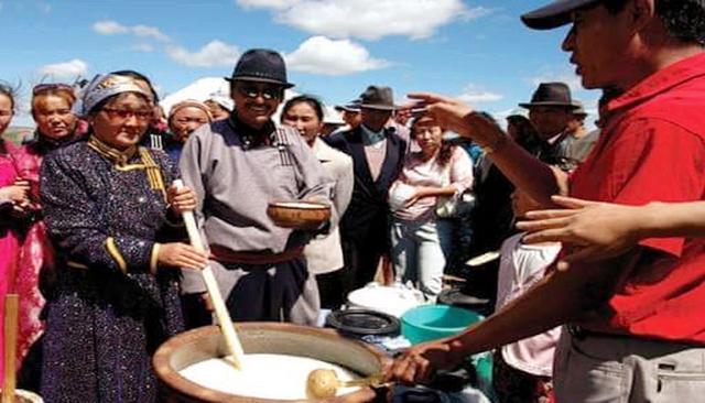 蒙古民族饮食文化-蒙古马奶酒