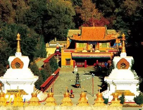  巴仑台黄庙，新疆最大的藏传佛教圣地