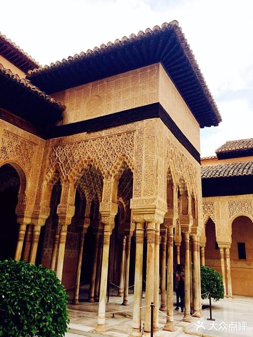 中世纪摩尔人的建筑奇迹：阿尔罕布拉宫“水往上流”